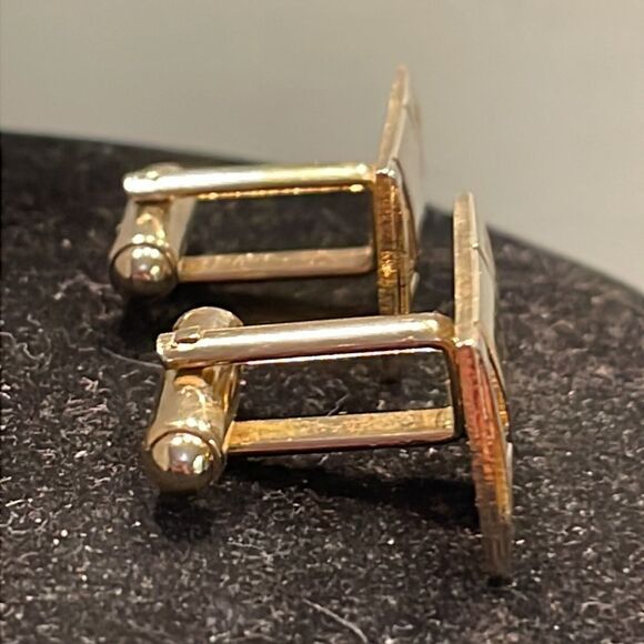 Vintage-1960s-Shields gold tone geometric space age bullet back cuff links - Picture 6 of 13